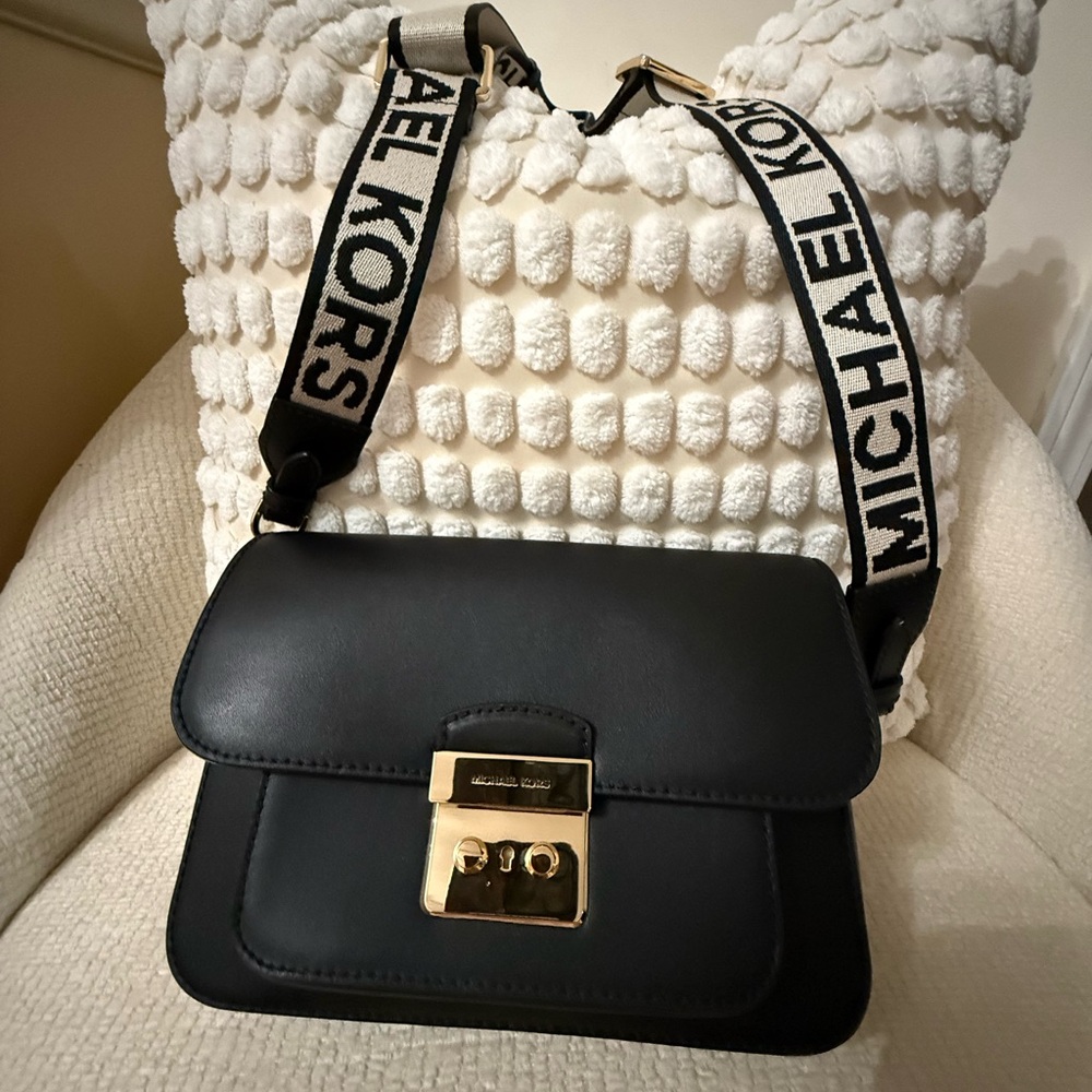 NWOT! Michael Kors Black Crossbody Bag with Gold Accents with detachable strap